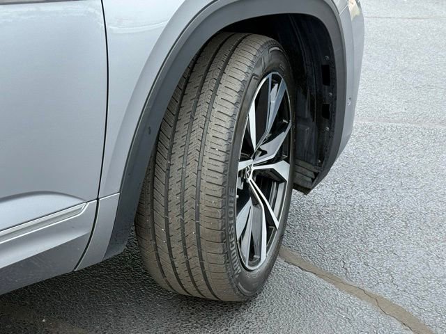 Used 2024 Volkswagen Atlas SEL Premium R-Line AWD/4WD image 11