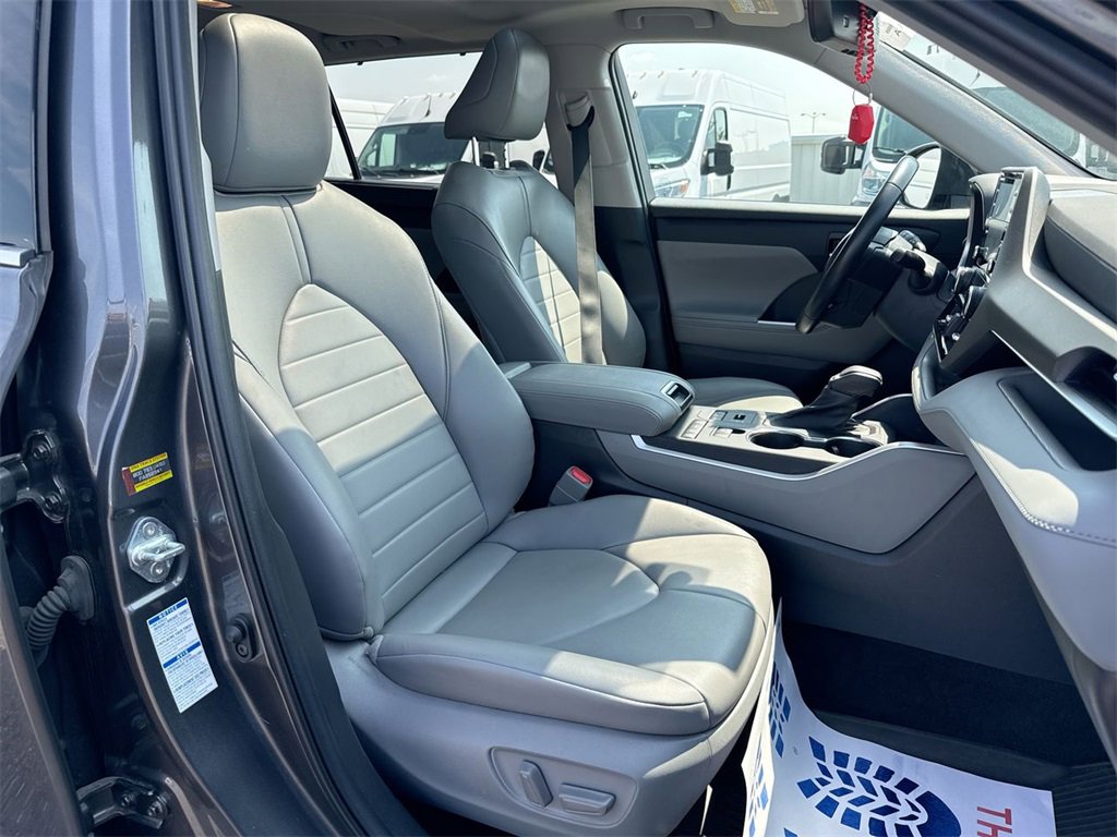 Used 2022 Toyota Highlander XLE image 26