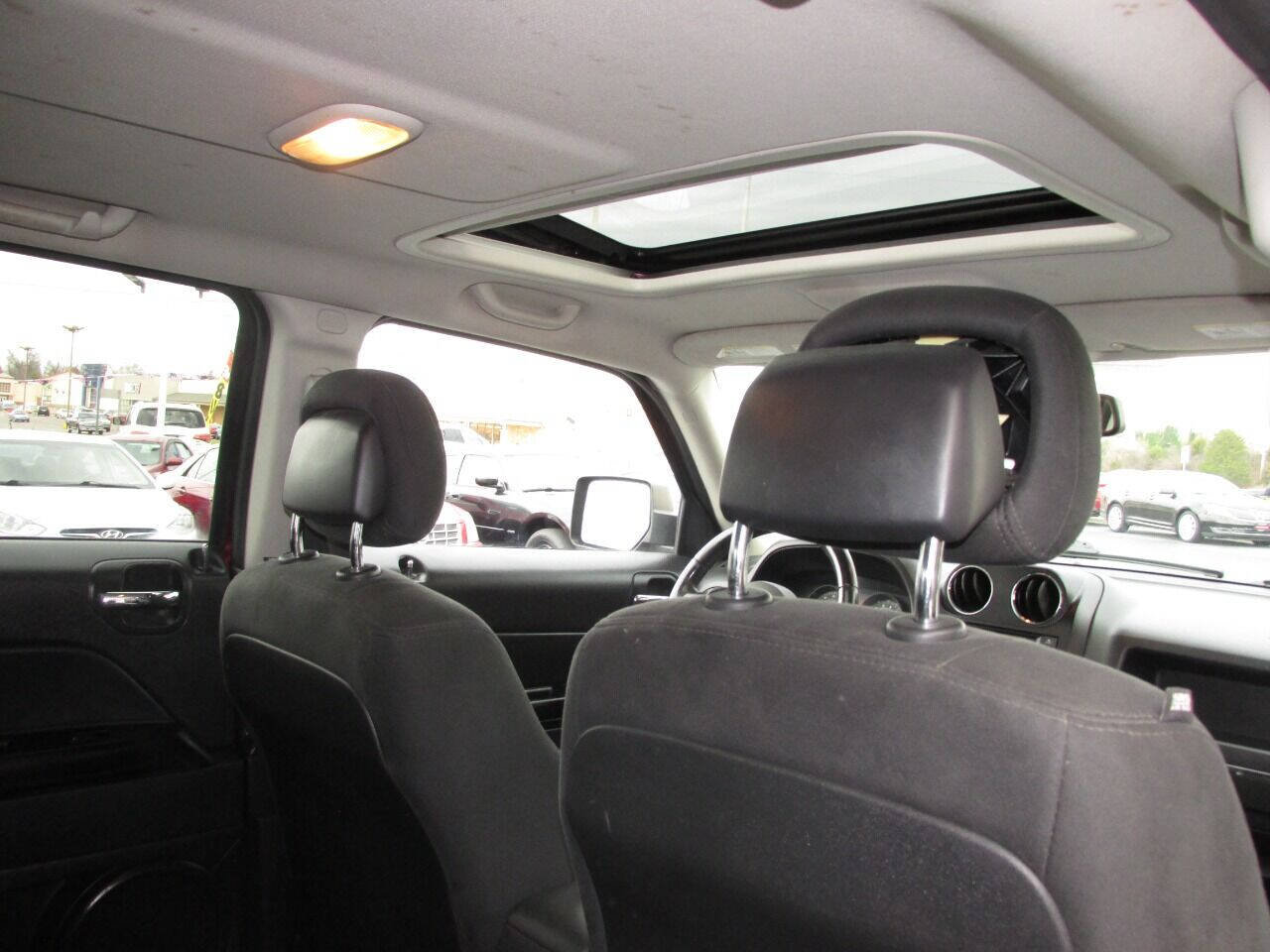 Used 2014 Jeep Patriot Latitude FWD image 26