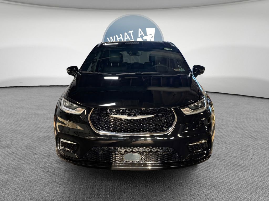 Used 2025 Chrysler Pacifica Select w/ Uconnect Theater Family Group image 9