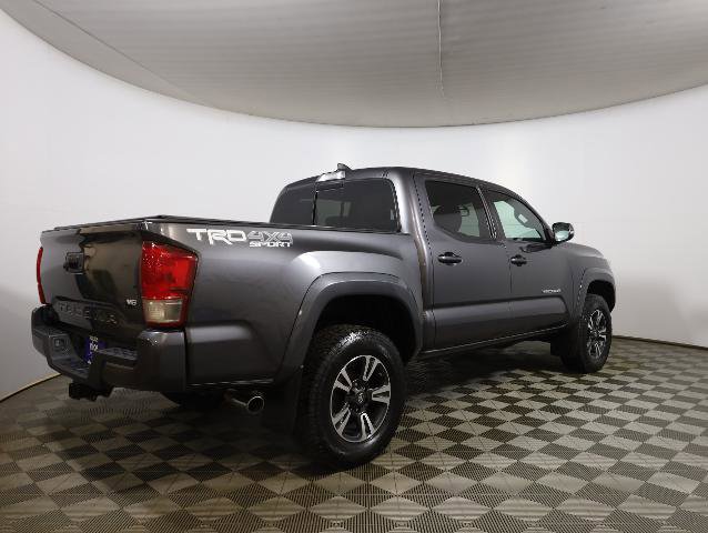 Used 2017 Toyota Tacoma TRD Sport w/ Tow Package (A/T) image 5