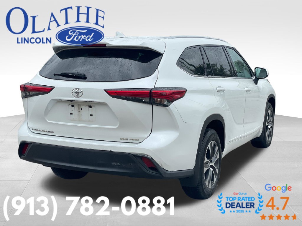 Used 2022 Toyota Highlander XLE AWD/4WD image 5