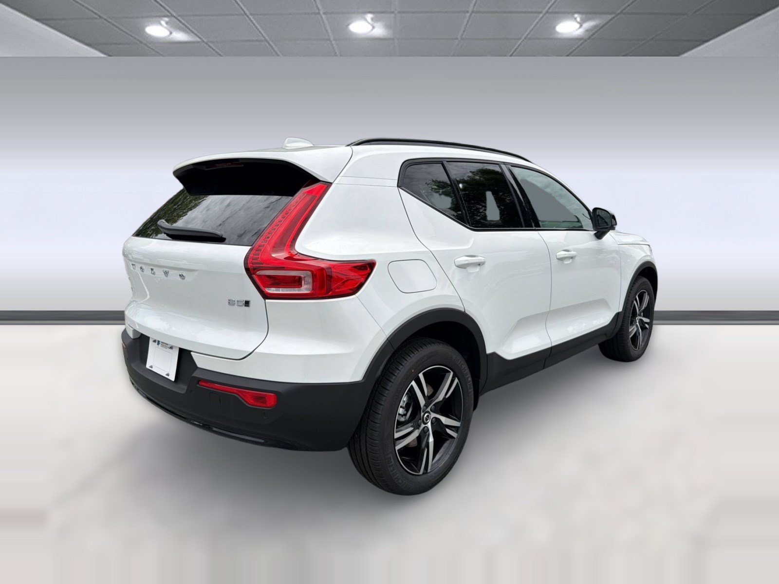New 2026 Volvo XC40 B5 Core w/ Climate Package AWD/4WD image 9