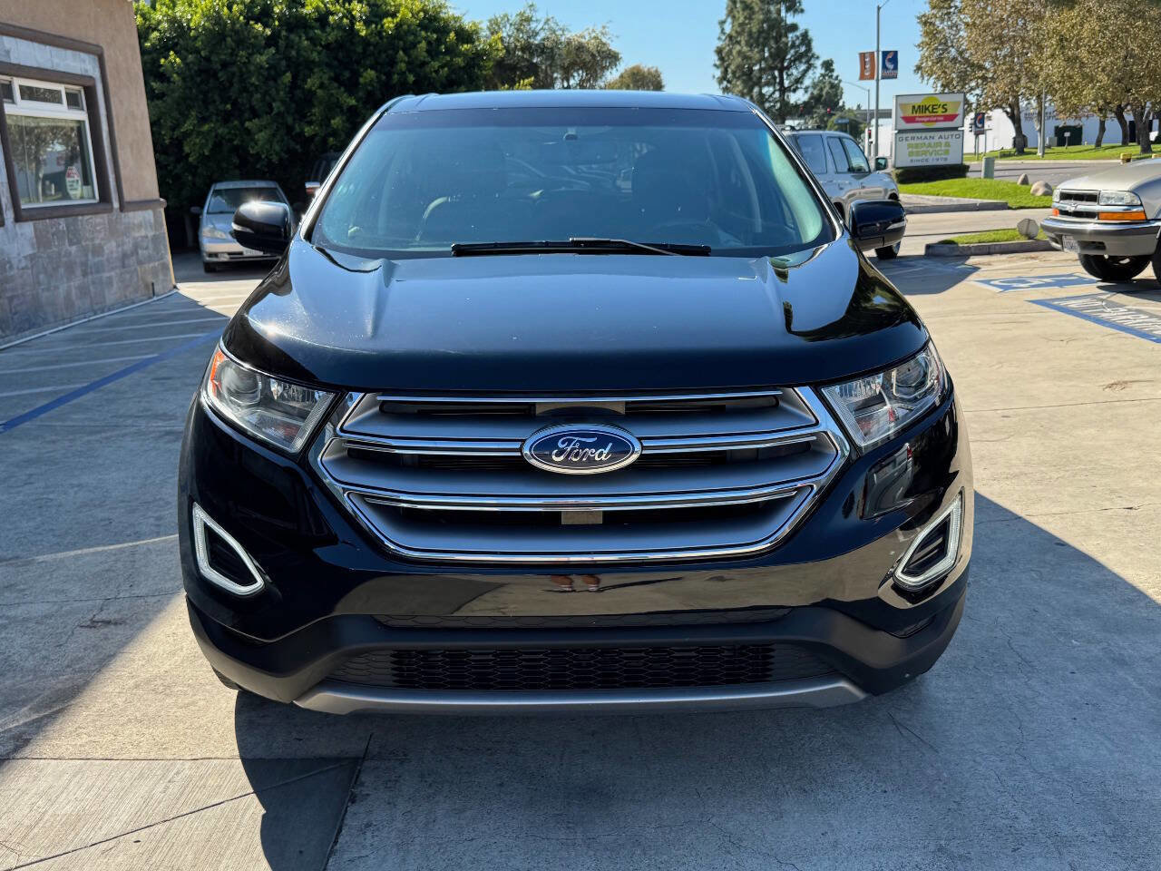 Used 2018 Ford Edge Titanium image 3