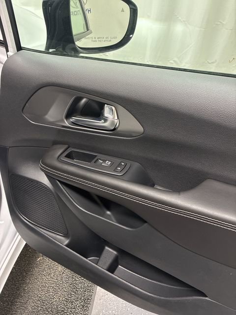 New 2026 Chrysler Pacifica Select w/ S Appearance Package image 30