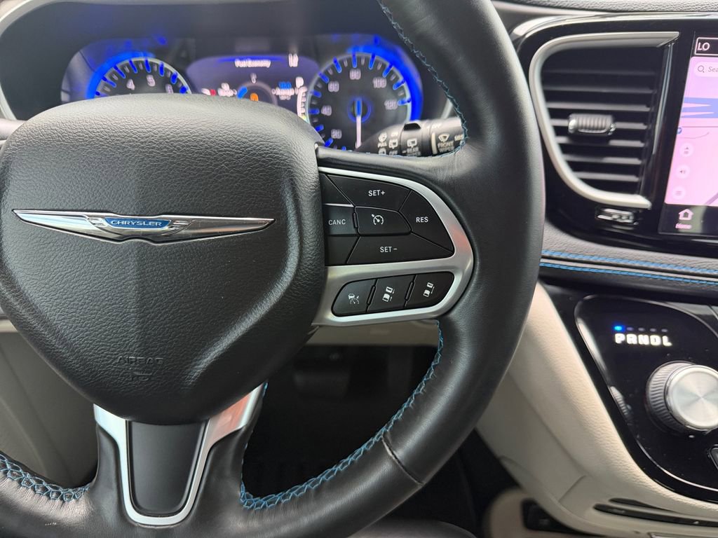 Used 2021 Chrysler Pacifica Touring-L w/ Uconnect Theater Family Group FWD image 41