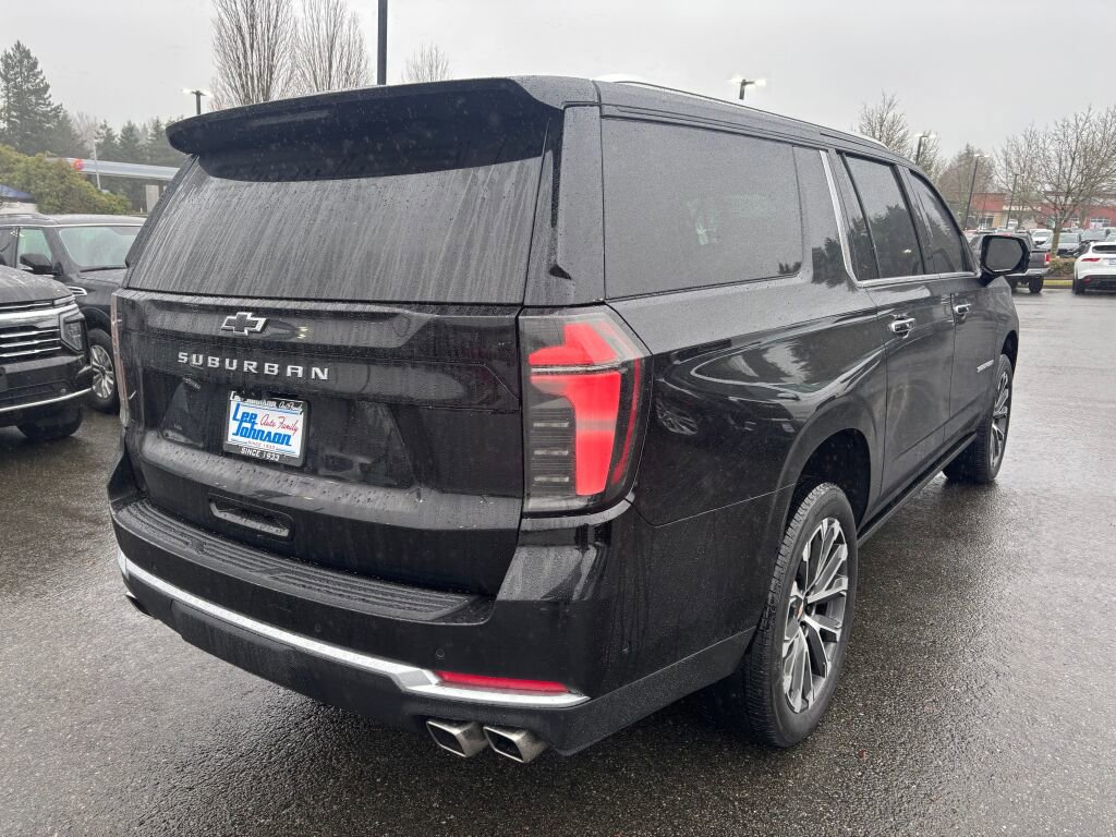 Used 2025 Chevrolet Suburban High Country image 5