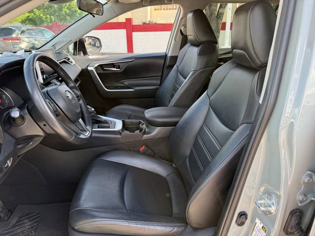 Used 2019 Toyota RAV4 XLE Premium image 28