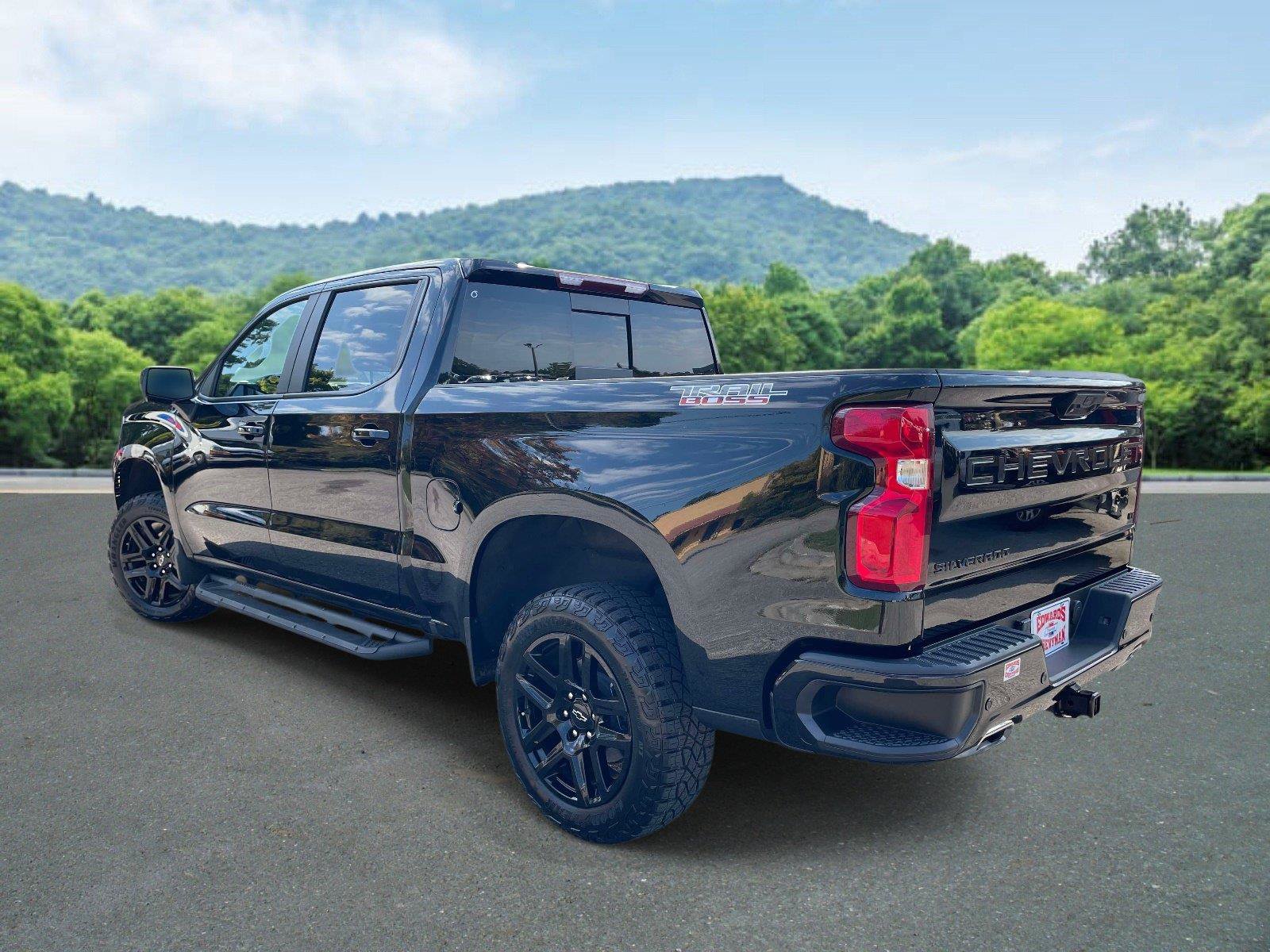 Used 2023 Chevrolet Silverado 1500 LT Trail Boss w/ LT Trail Boss Premium Package AWD/4WD image 5
