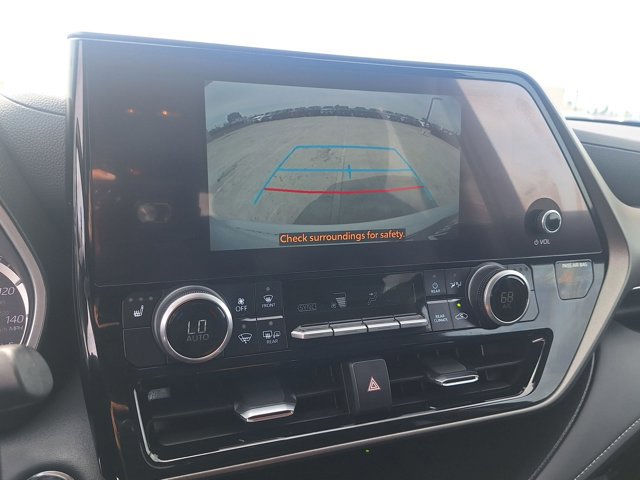 Used 2023 Toyota Highlander XLE image 14