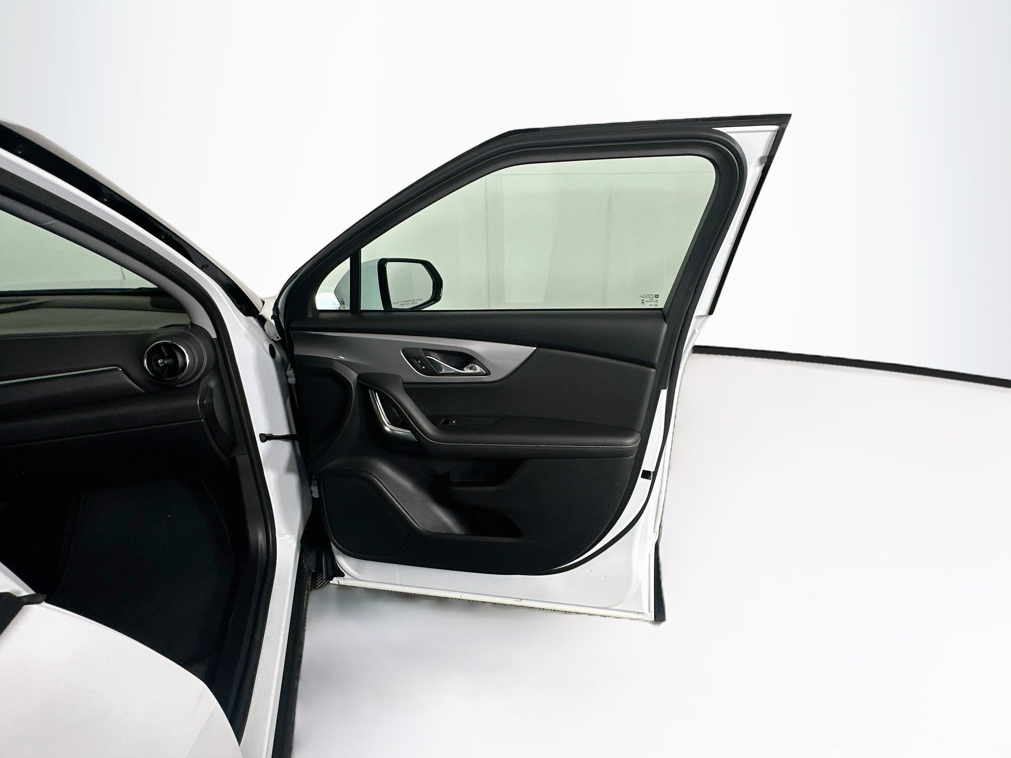 Used 2025 Chevrolet Blazer LT FWD image 29