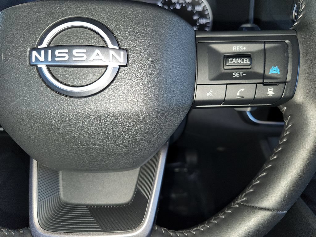 Used 2025 Nissan Rogue SV FWD image 25