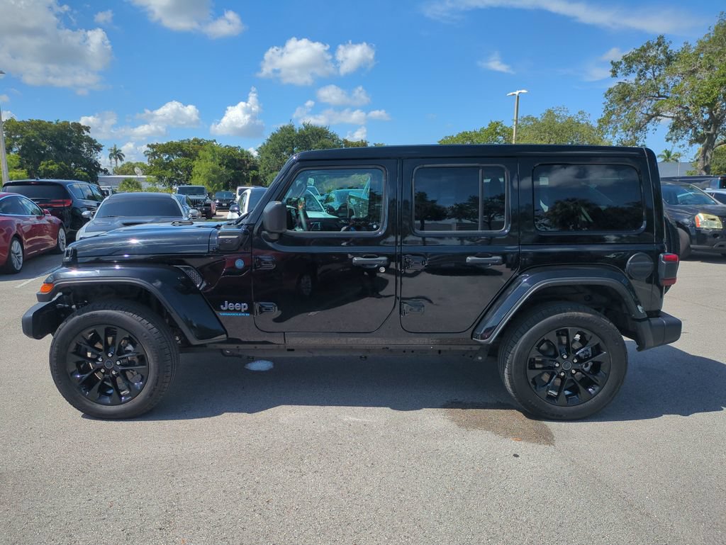 Used 2025 Jeep Wrangler Unlimited Sahara w/ Safety Group AWD/4WD image 9