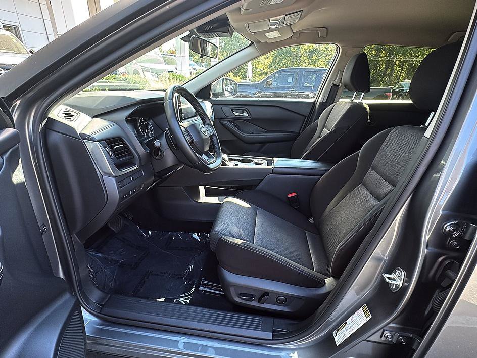 Certified 2025 Nissan Rogue SV AWD/4WD image 13