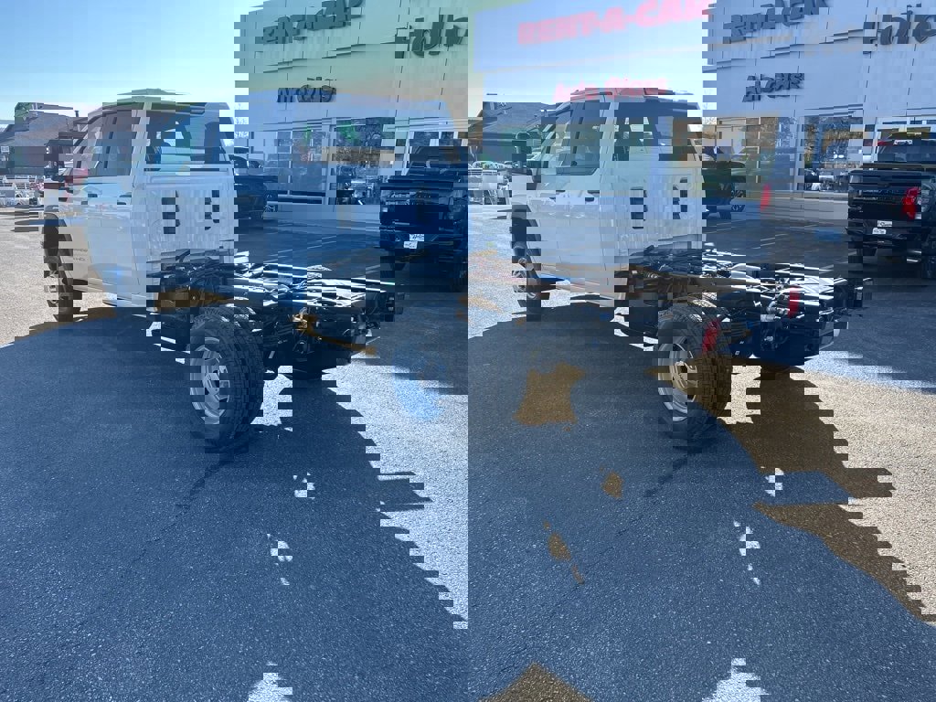 New 2026 GMC Sierra 3500 Pro w/ Convenience Package image 3