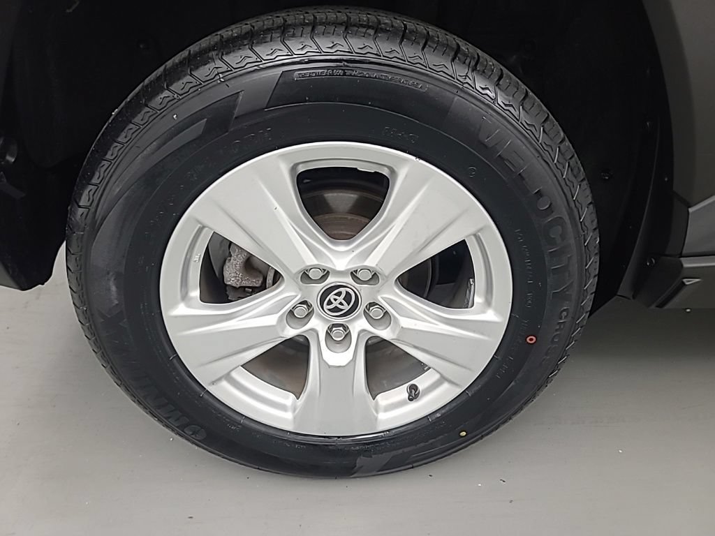 Used 2021 Toyota RAV4 XLE AWD/4WD image 13