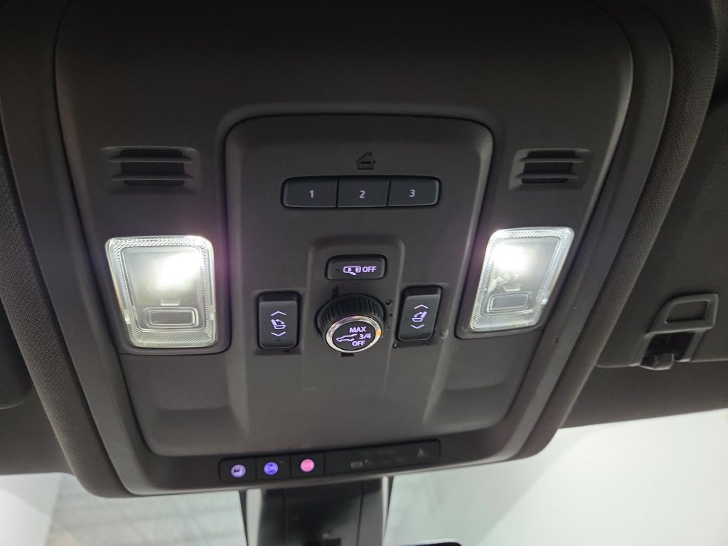 Used 2021 Chevrolet Suburban Z71 w/ Z71 Off-Road Package AWD/4WD image 46