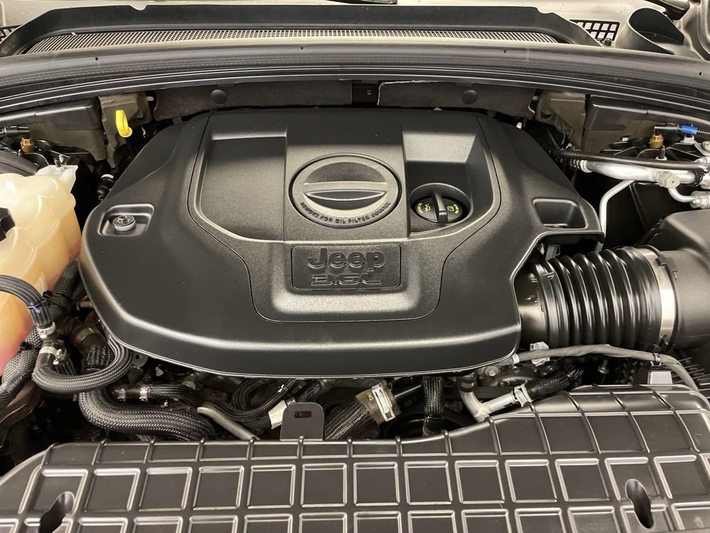 Certified 2022 Jeep Grand Cherokee L Summit w/ Advanced Protech Group IV AWD/4WD image 33