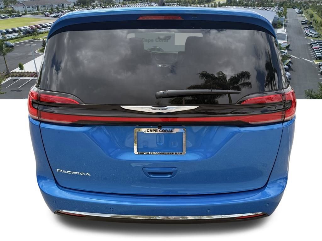 New 2026 Chrysler Pacifica Select image 5
