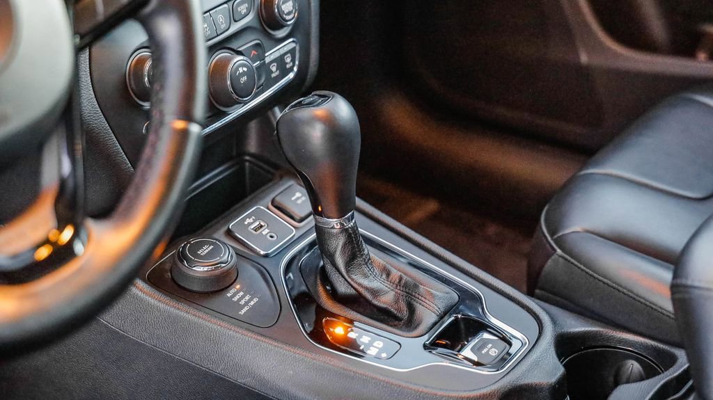 Certified 2021 Jeep Cherokee Latitude Plus image 19