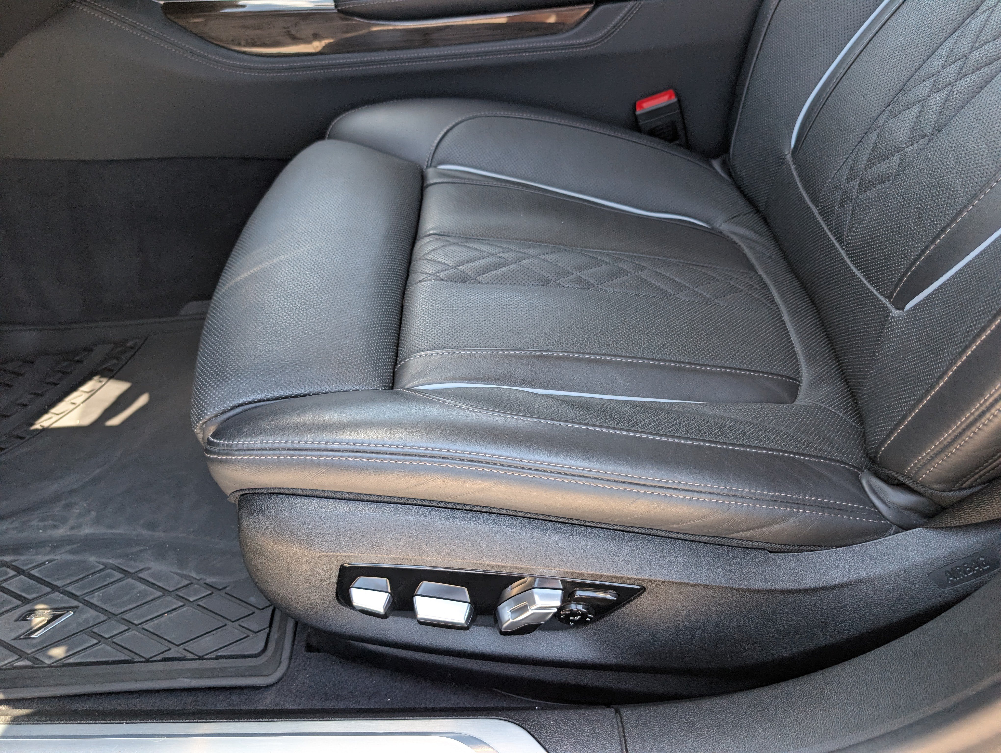 Used 2022 BMW M760i xDrive w/ Luxury Rear Seating Package AWD/4WD image 10