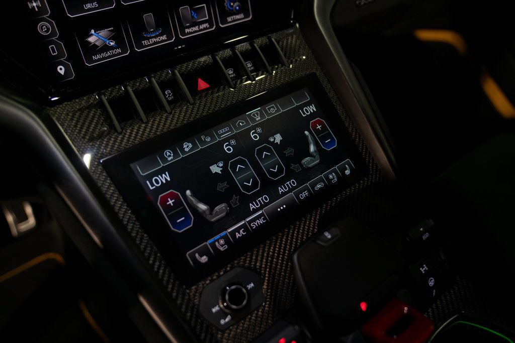 Used 2024 Lamborghini Urus Performante AWD/4WD image 20