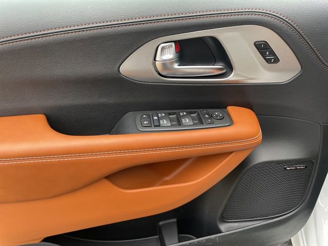 New 2026 Chrysler Pacifica Pinnacle FWD image 21