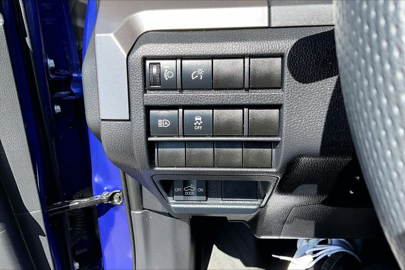 Used 2025 Toyota Tacoma SR5 AWD/4WD image 33