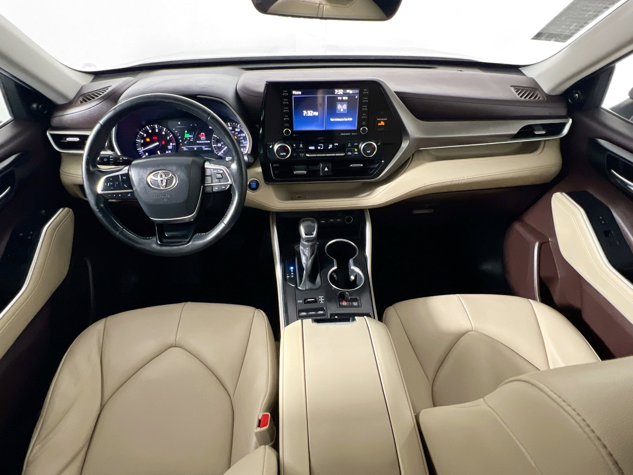 Used 2020 Toyota Highlander XLE image 30