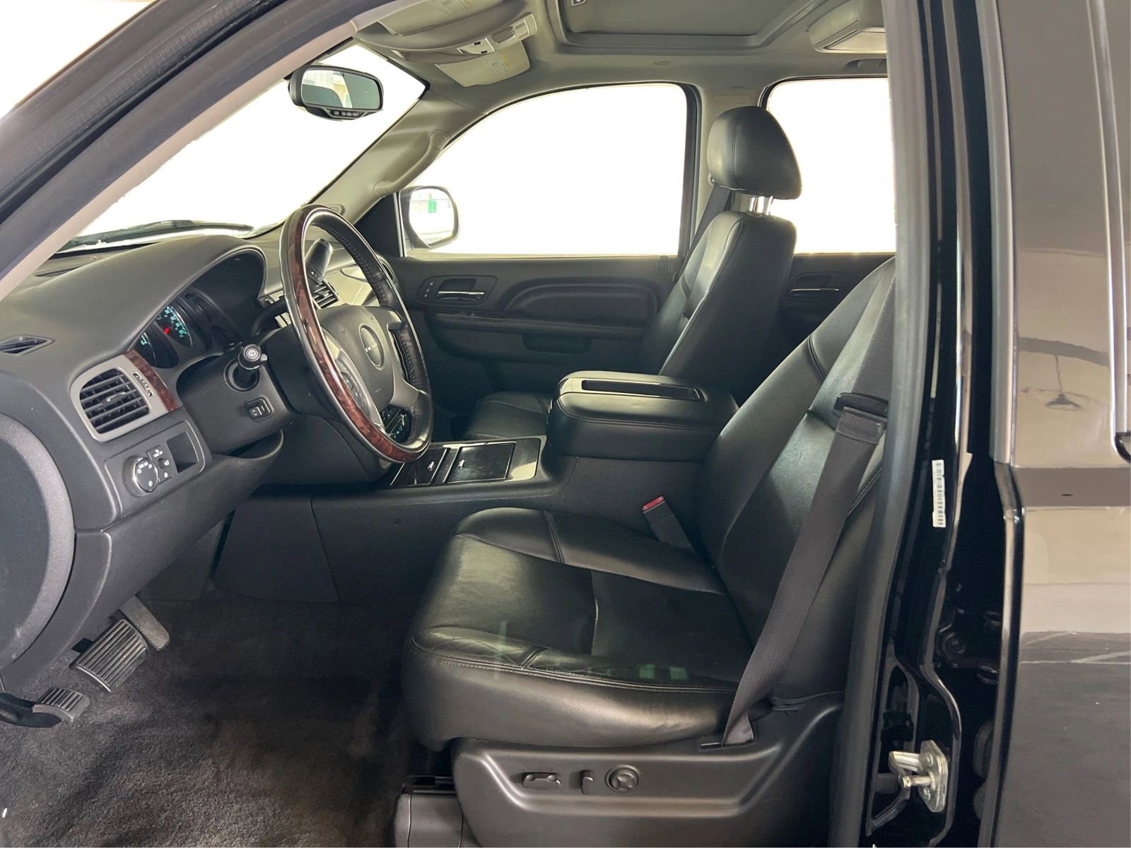 Used 2014 GMC Yukon XL Denali image 9