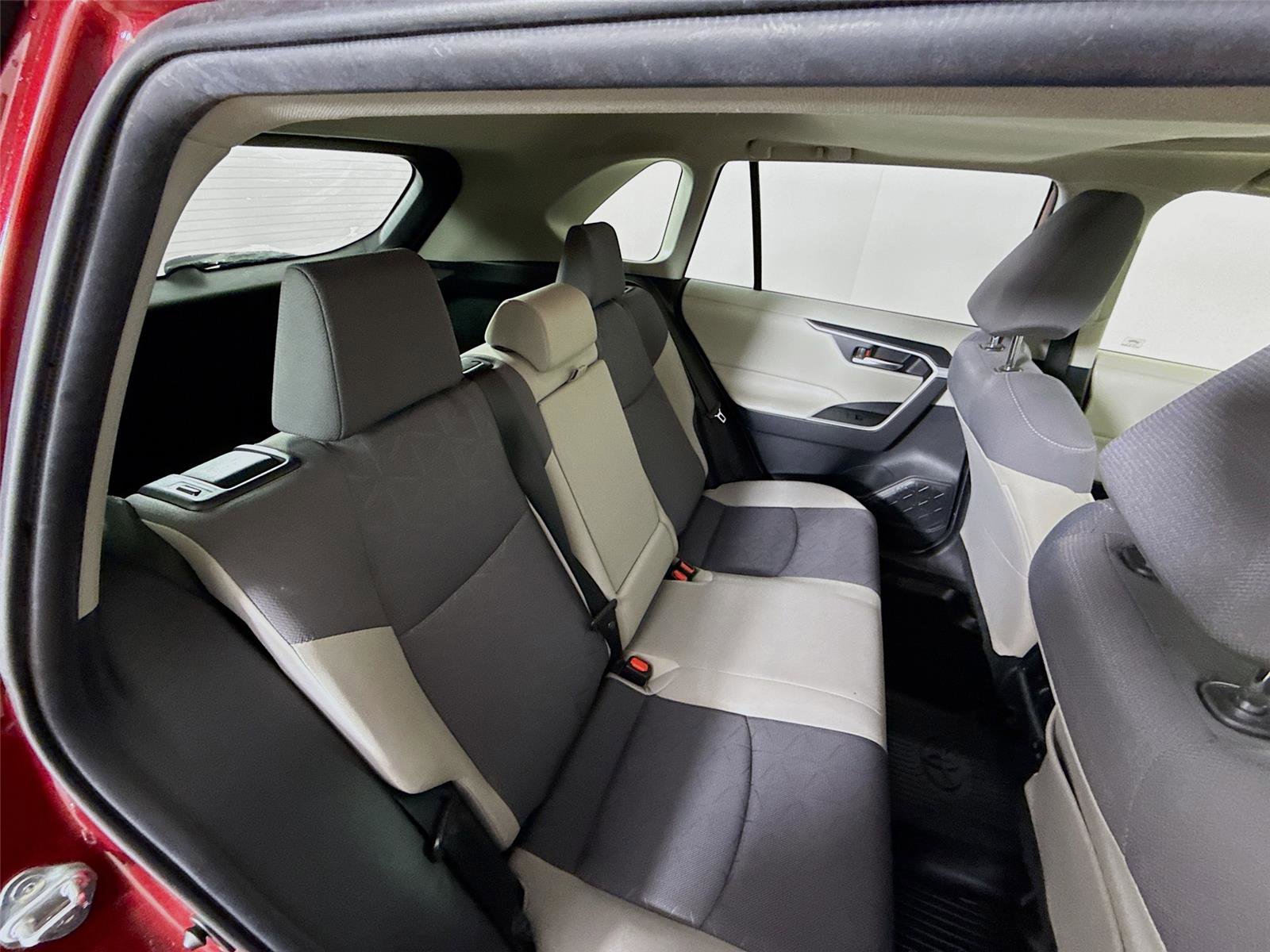 Used 2019 Toyota RAV4 XLE image 28