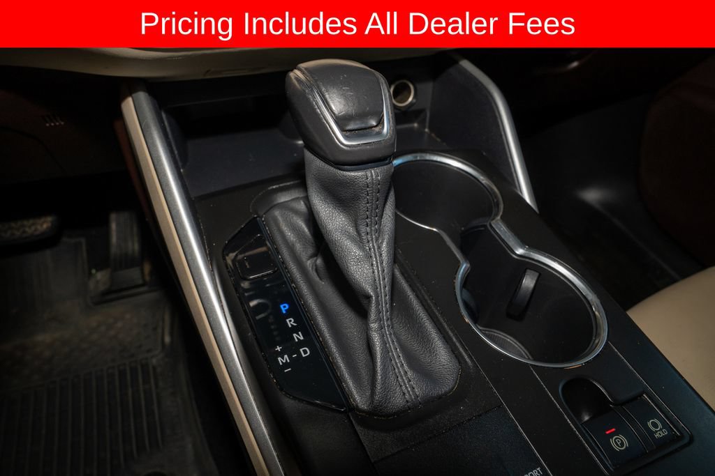 Used 2021 Toyota Highlander XLE FWD image 19
