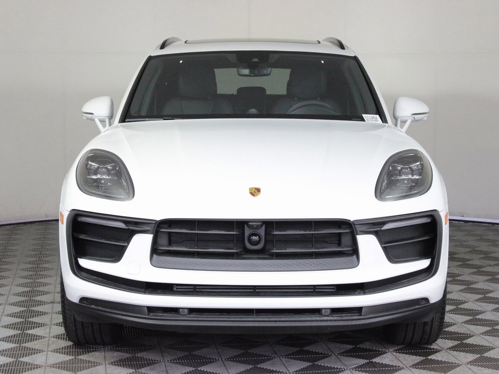 Used 2025 Porsche Macan image 11
