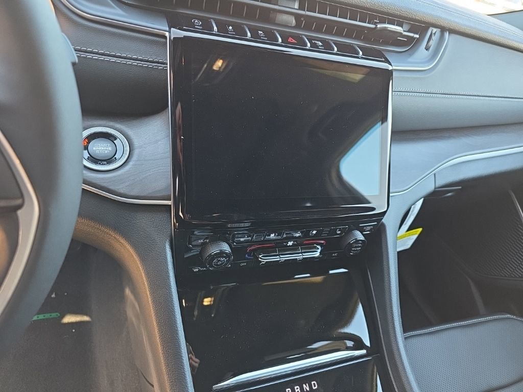 New 2025 Jeep Grand Cherokee Limited w/ Luxury Tech Group II image 16