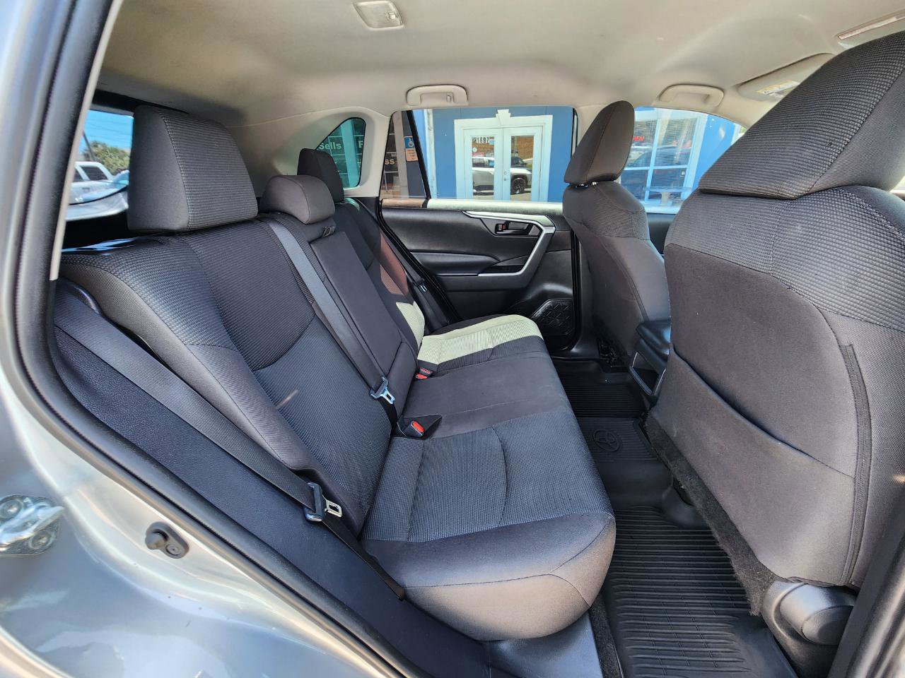 Used 2021 Toyota RAV4 LE FWD image 17