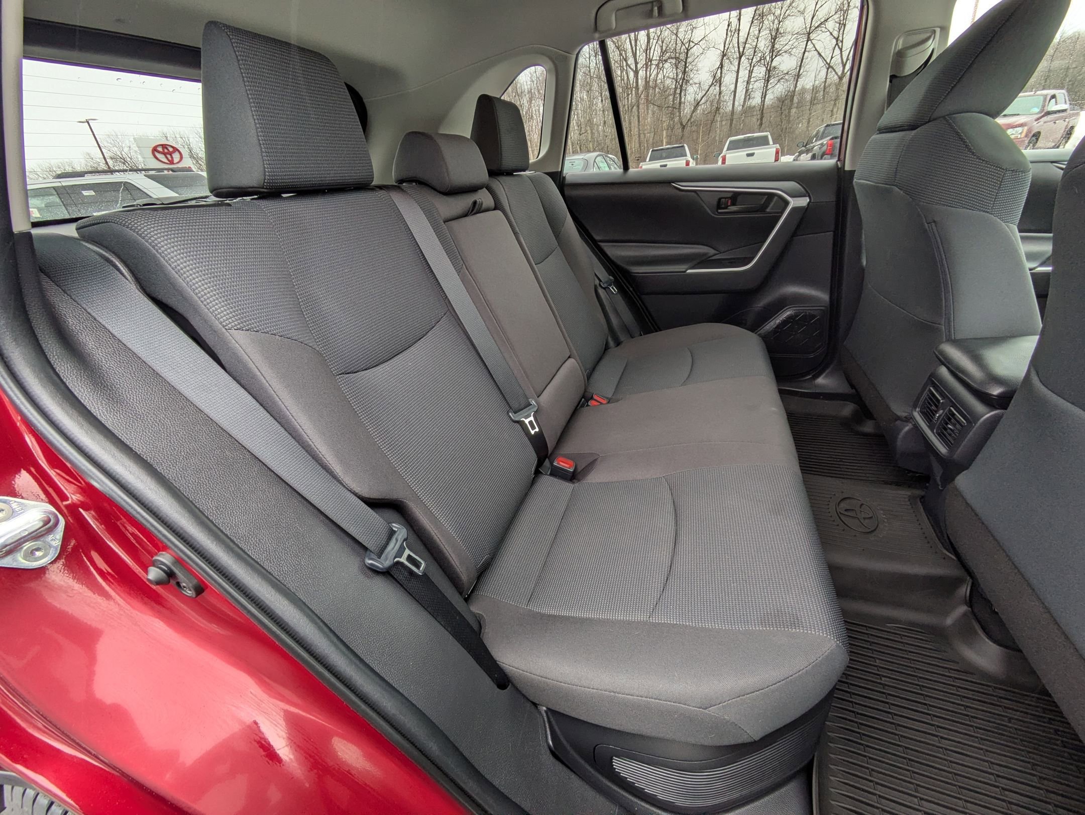 Used 2021 Toyota RAV4 LE AWD/4WD image 19