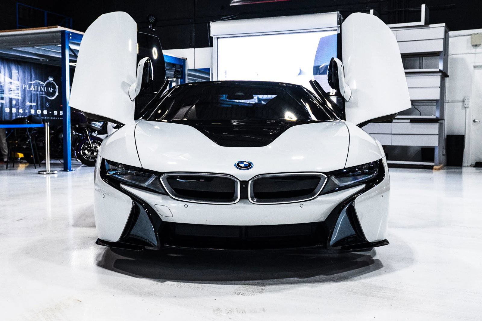 Used 2019 BMW i8 Roadster AWD/4WD image 2