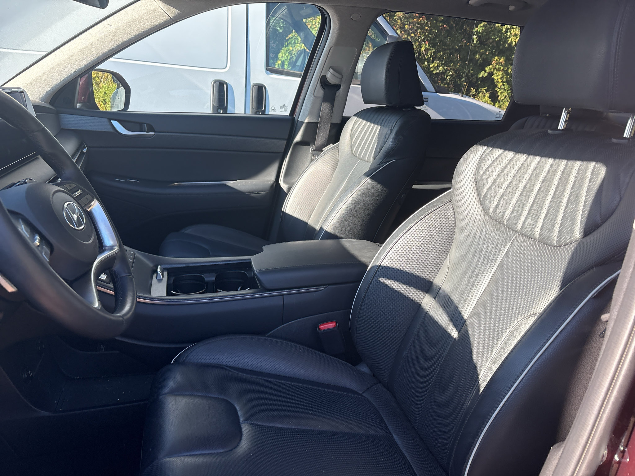 Used 2023 Hyundai Palisade Limited w/ Cargo Package FWD image 3