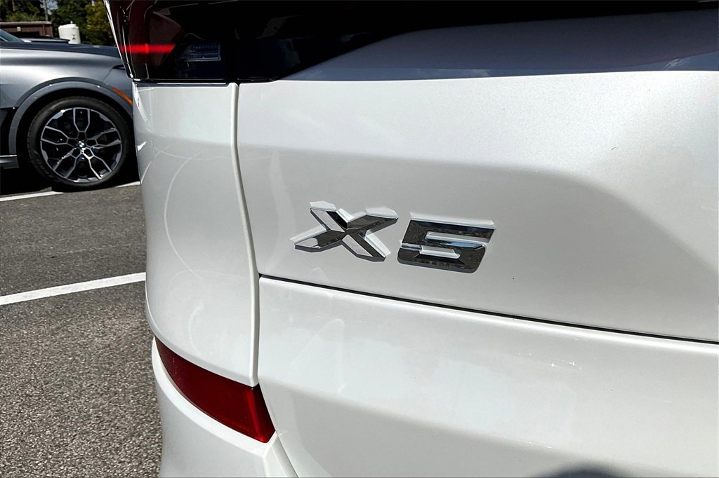 New 2026 BMW X5 xDrive40i w/ M Sport Package image 10