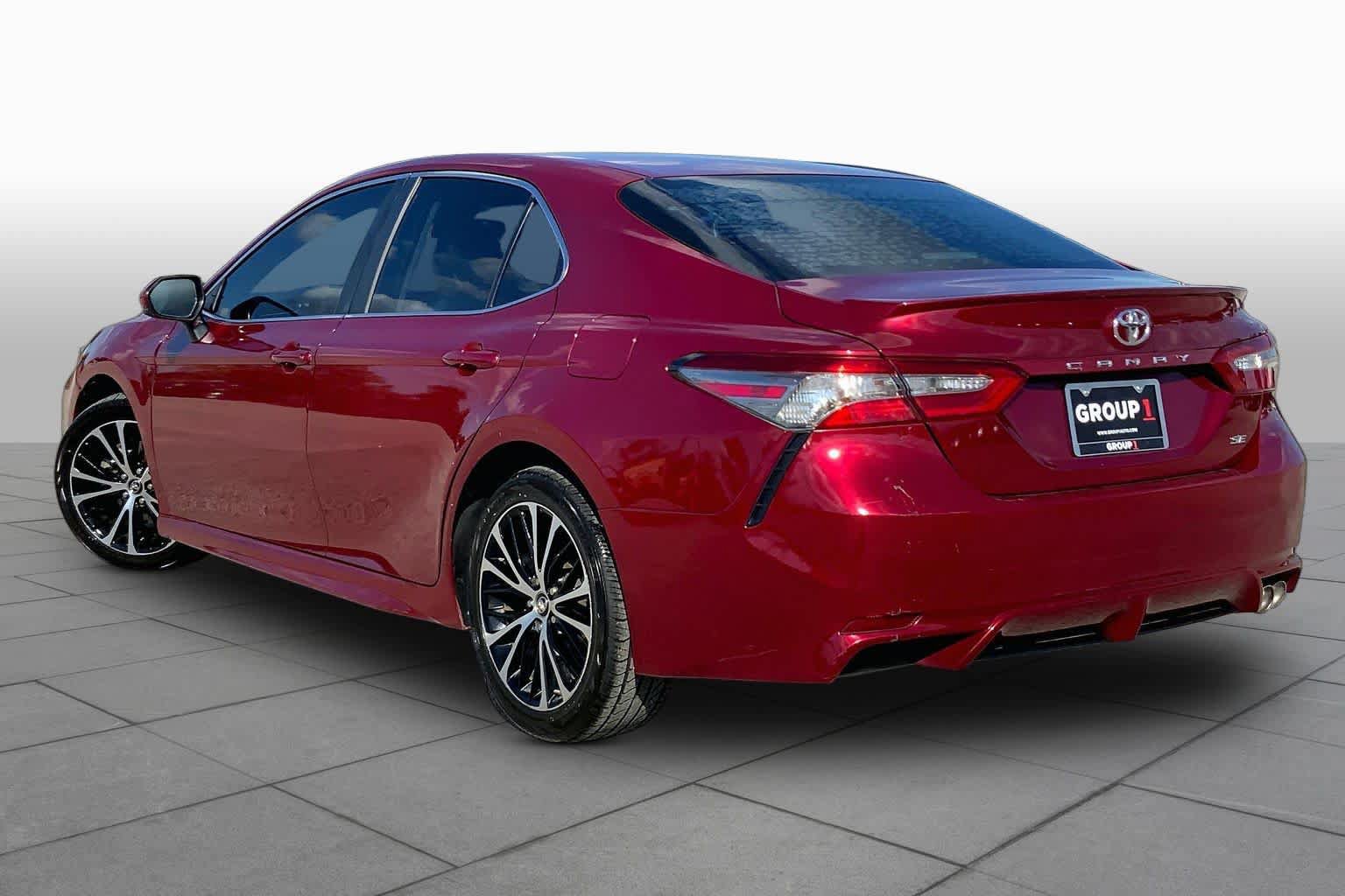 Used 2018 Toyota Camry SE w/ Moonroof Package FWD image 12