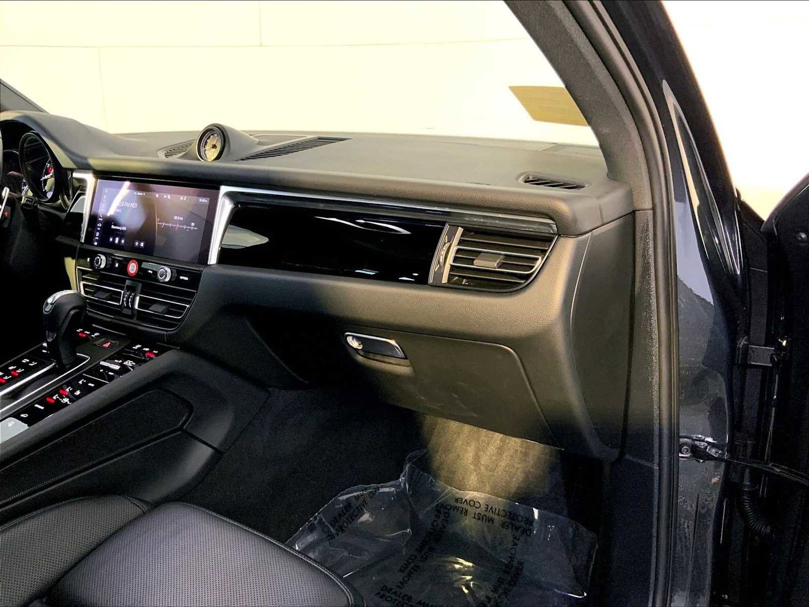 Used 2025 Porsche Macan image 22