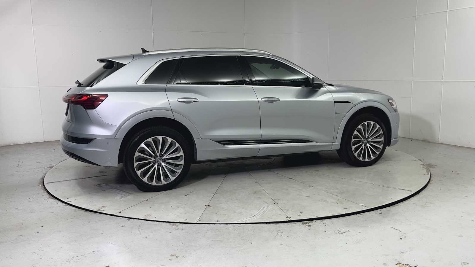 Used 2019 Audi e-tron Prestige image 9