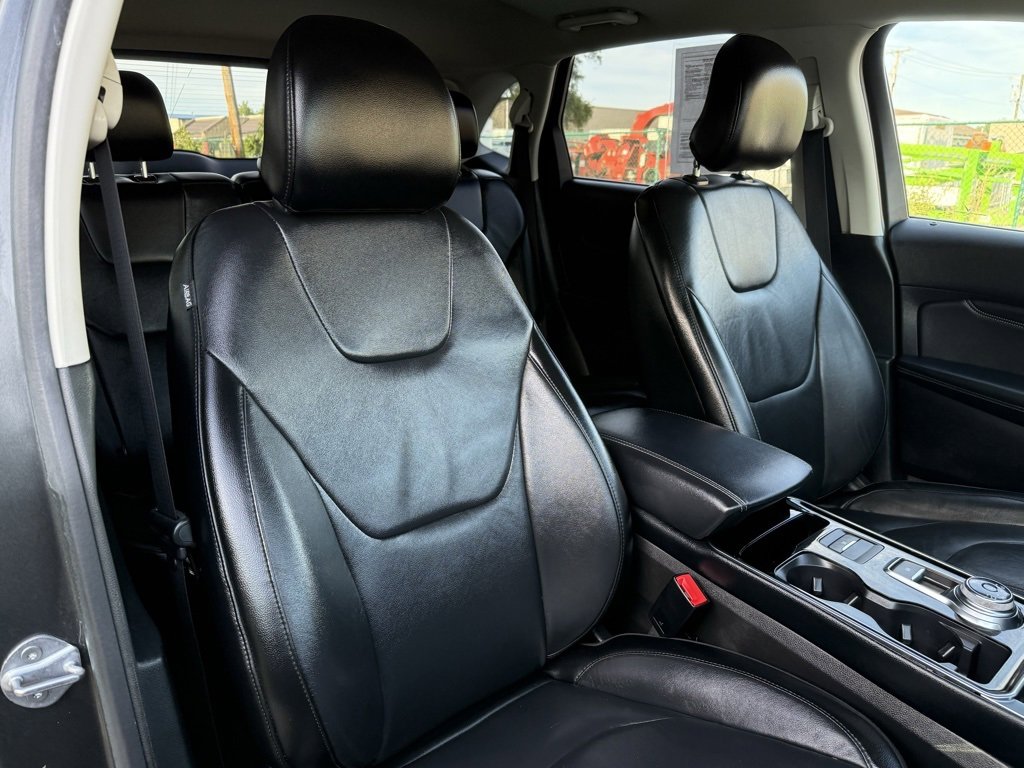 Used 2019 Ford Edge Titanium image 19