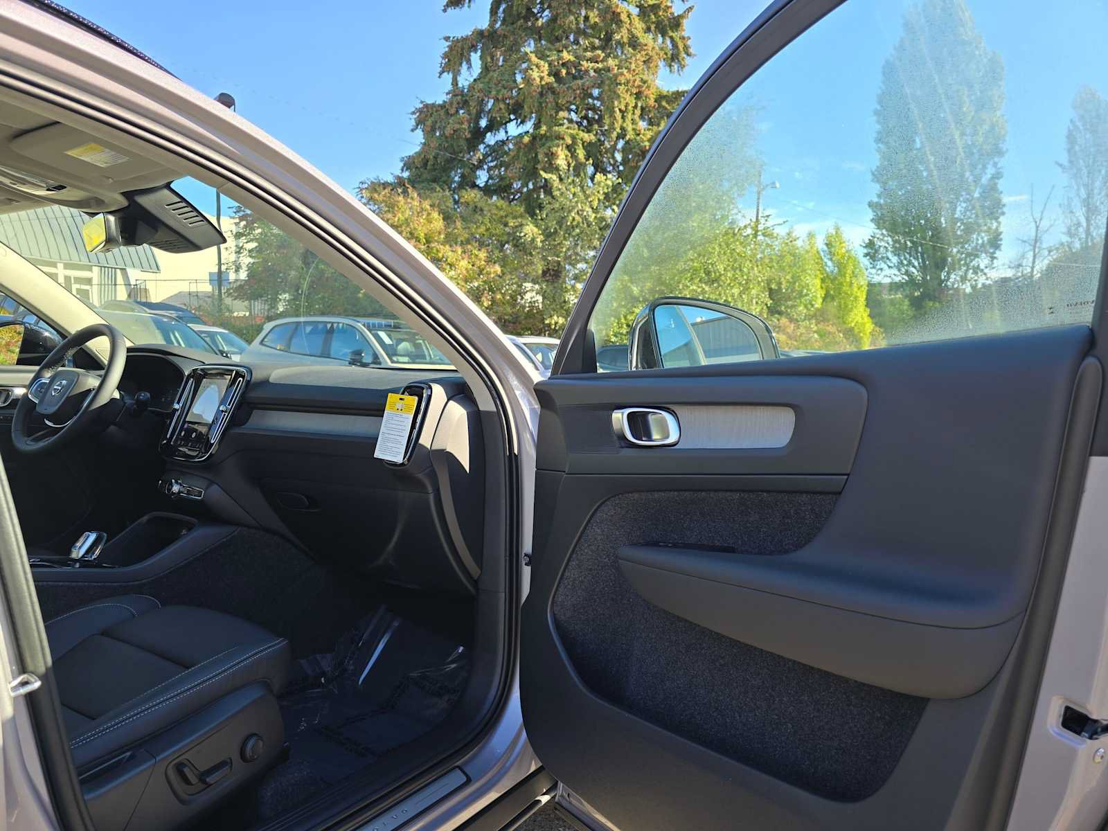 New 2026 Volvo XC40 B5 Plus w/ Protection Package Premier AWD/4WD image 19