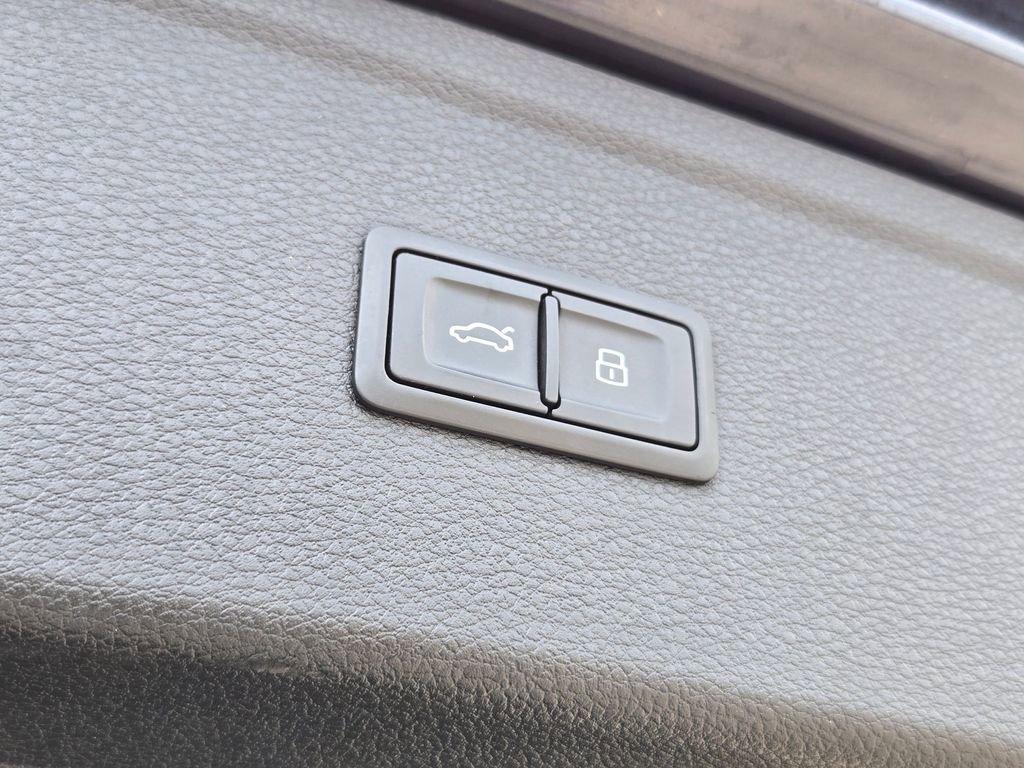 Used 2018 Audi Q5 2.0T Premium Plus w/ Premium Plus Package image 30