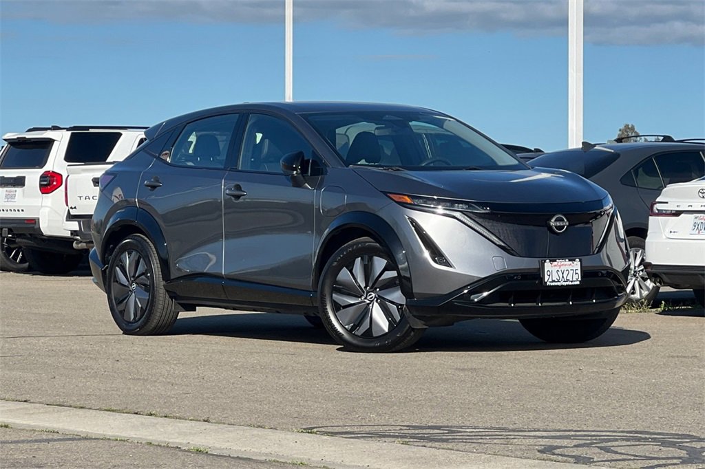 Used 2023 Nissan Ariya AWD image 2