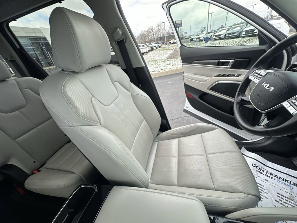 Used 2024 Kia Telluride EX w/ EX Captain's Chair Package FWD image 15
