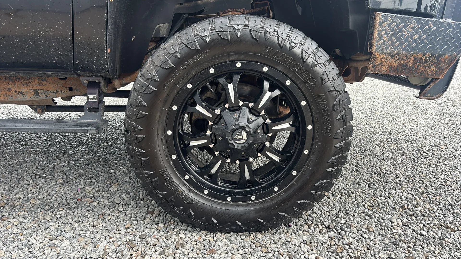 Used 2013 GMC Sierra 2500 Denali w/ Suspension Package, Off-Road AWD/4WD image 8