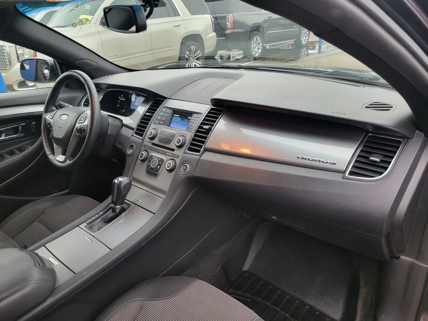 Used 2017 Ford Taurus SEL AWD/4WD image 16