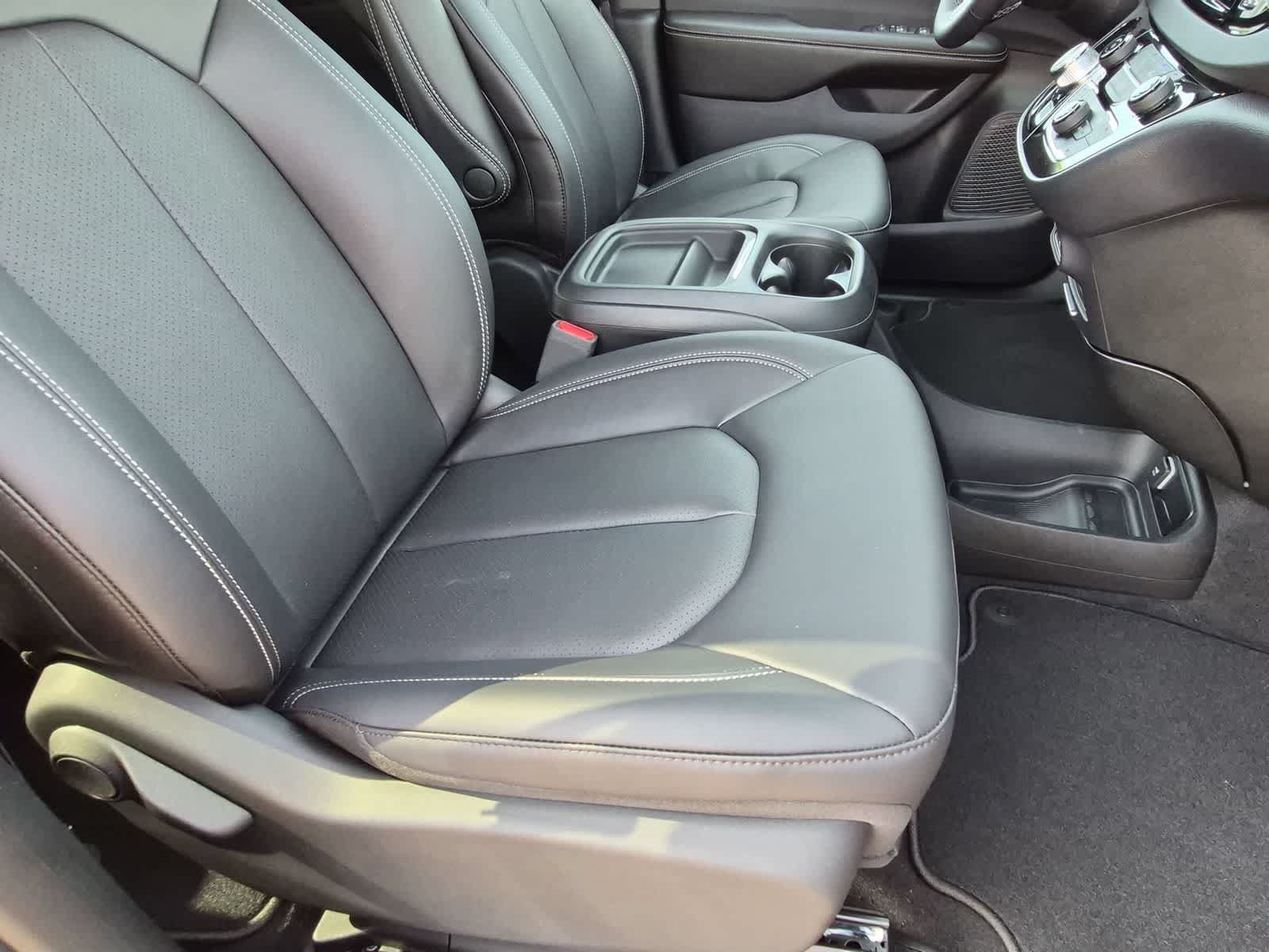 New 2027 Chrysler Pacifica LX FWD image 20